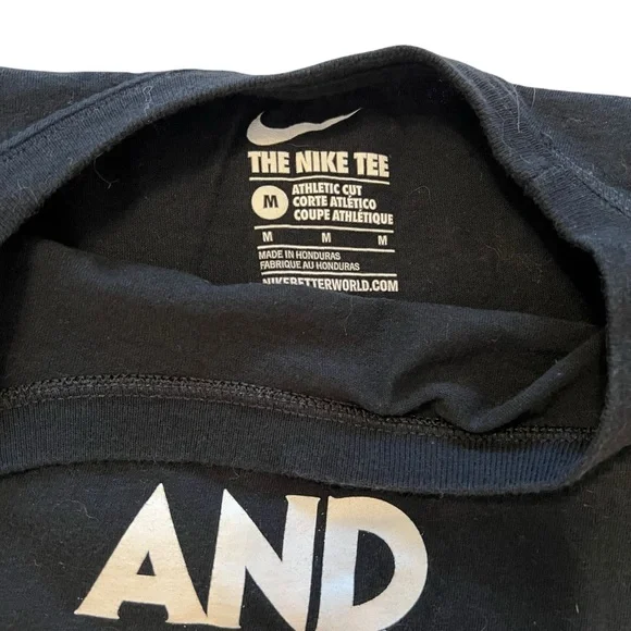 NWOT Nike Running Breathable ‘Shut Up and Run’ Graphic Top, Size Medium - Picture 4 of 7